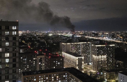 Одна тысяча кв. м кровли обрушились при пожаре на востоке Москвы