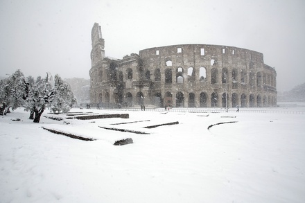 В Европе из-за аномальных холодов и снегопадов погибли 10 человек