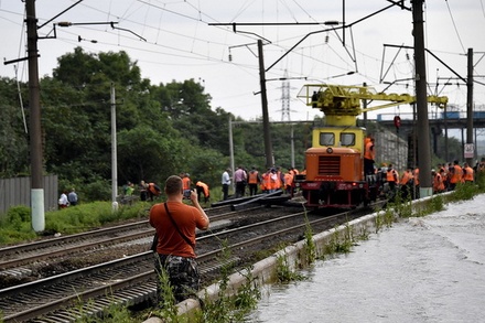 Военные начали укладку железнодорожных путей после паводка в Приморье