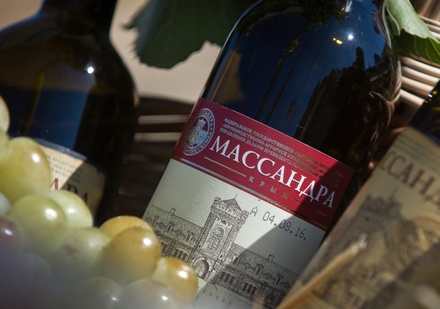 «Массандра» ради турсезона в Крыму снижает цены на вино на 30-50%