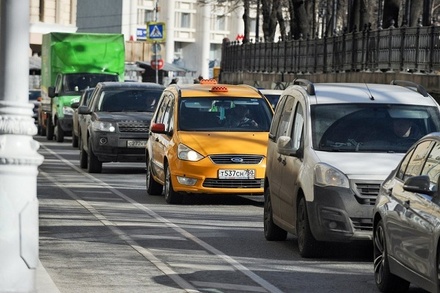 Агрегаторы такси заявили о постепенном восстановлении спроса на свои услуги