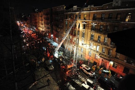 Не менее 12 человек погибли при пожаре в Нью-Йорке