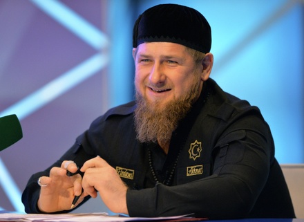 Рамзан Кадыров подарит iPhone X школьнице из Чечни