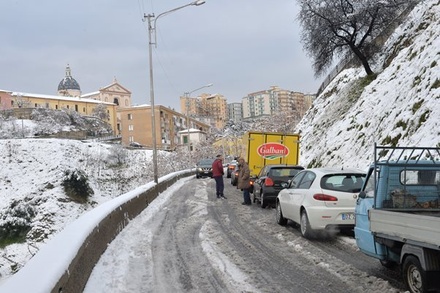 В Италии без света из-за снегопада остались 300 тысяч человек