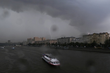В МЧС предупредили москвичей о грозе с дождём в ближайшие часы
