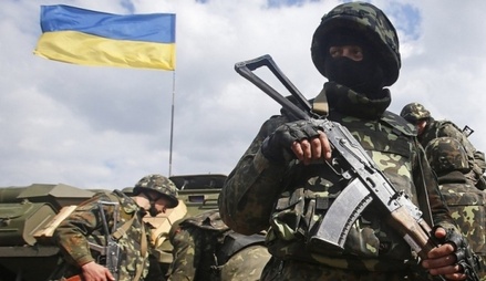 Порошенко привёл в повышенную боеготовность части на границе с Крымом и Донбассом