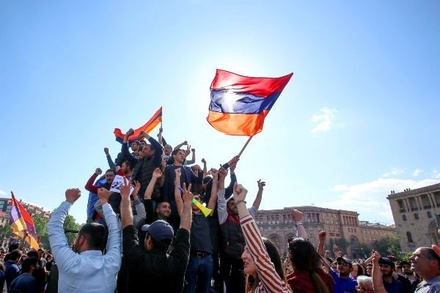 Власти Армении обещают не применять силовые методы против мирных демонстраций