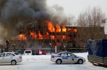 В центре Барнаула произошёл крупный пожар на радиозаводе