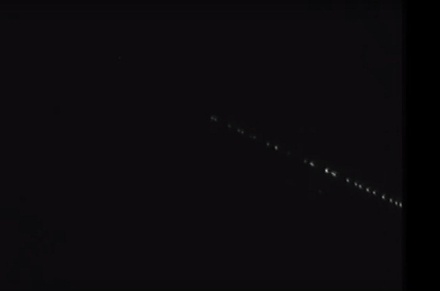 Жители Нидерландов выложили в сеть видео с «поездом» из спутников SpaceX в космосе