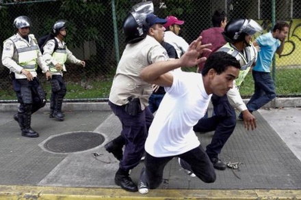 Около 30 человек получили ранения в ходе протестов в Венесуэле