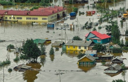 Путин поручил выделить дополнительную помощь пострадавшим от паводка в Приамурье