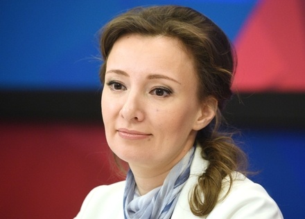 Анна Кузнецова подписала соглашение с генпрокурором о защите прав детей