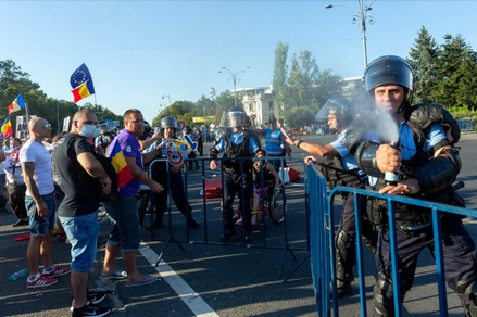 Больше 450 человек пострадали при разгоне акции протеста в Бухаресте