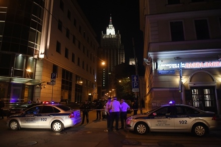 Стрелявший в полицейских в центре Москвы скончался