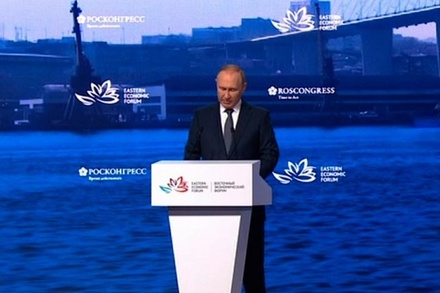 Владимир Путин обвинил Запад в угрозе всему миру из-за «санкционной лихорадки»