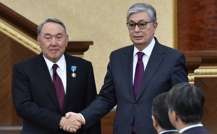 Назарбаев предложил выдвинуть действующего главу Казахстана на выборы от партии Nur Otan