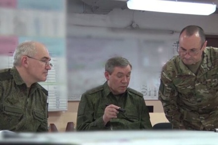 Валерий Герасимов проверил пункт управления войск на запорожском направлении