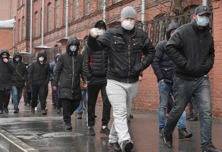 В Петербурге вслед за Москвой введут масочный режим