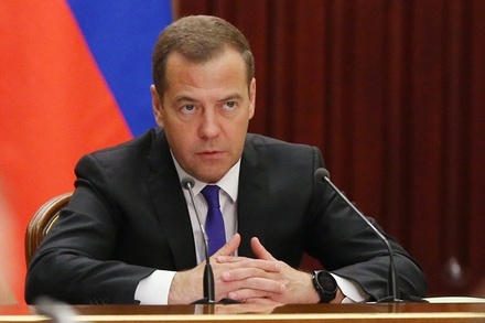 Медведев рассказал о преимуществах электронной трудовой книжки