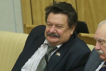 Бывшего депутата Госдумы от КПРФ выселяют из служебной квартиры через суд