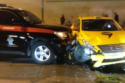 ДТП с участием машины СКР и такси в центре Москвы обошлось без пострадавших