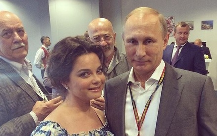 Певицу Наташу Королёву раскритиковали за селфи с Путиным