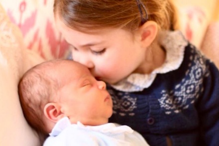 В сеть выложили новые фотографии новорождённого принца Луи