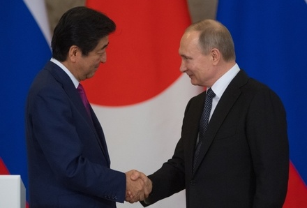 Премьер Японии заявил о настрое на откровенный разговор с Путиным по Курилам