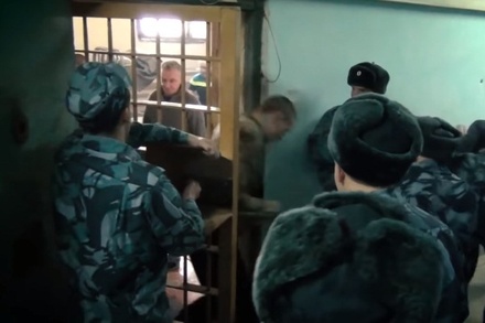 ФСИН назвала устаревшим видео с избиением арестованных в кемеровском СИЗО