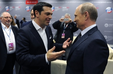 Премьер Греции обсудил с президентом России итоги референдума