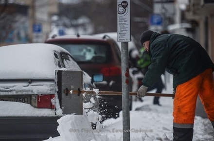 Мэра Москвы попросили отменить плату за парковку из-за сильного снегопада
