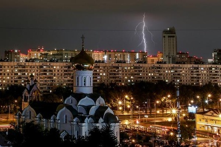 МЧС второй день подряд выпускает штормовое предупреждение из-за непогоды в Москве