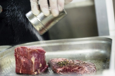 Врач-генетик назвал красное мясо причиной тромбоза и инсульта