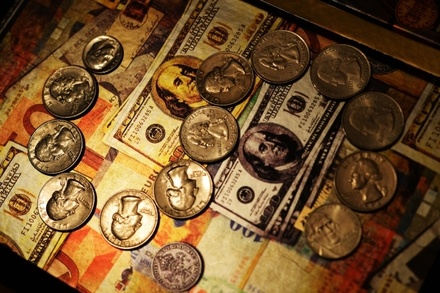 Курс доллара расчётами «завтра» вырос на 1 рубль 30 копеек
