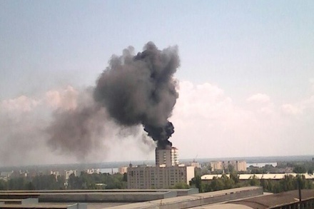 Сильный пожар произошёл в центре Саратова