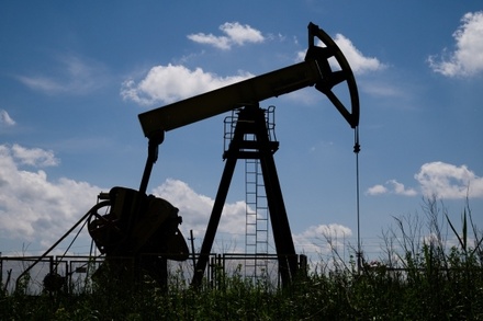 ОПЕК сократила добычу нефти до уровня мая