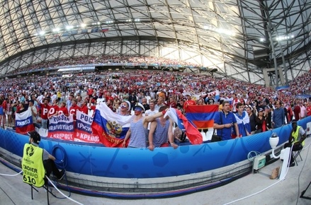 Сборная России по футболу проводит свой первый матч на Евро-2016