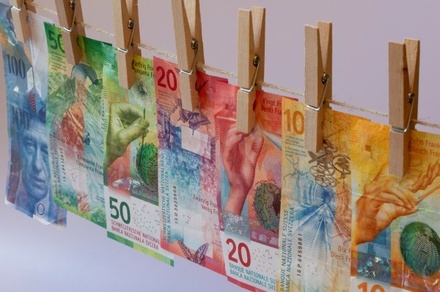 Житель Швейцарии расплатился с проституткой напечатанными на принтере деньгами