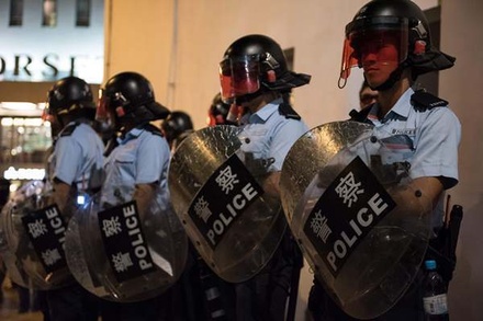 Полиция Гонконга вновь применила водомёты и слезоточивый газ для разгона демонстрантов