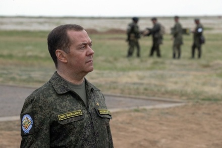 Дмитрий Медведев заявил об увеличении темпа набора контрактников в армию
