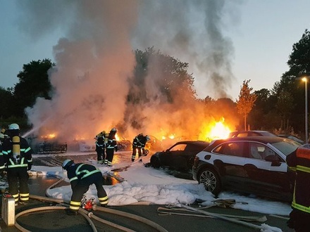 В Гамбурге перед саммитом G20 сожгли автосалон Porsche