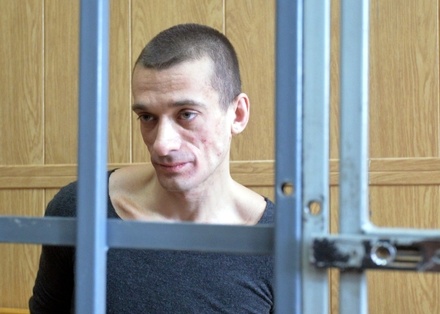 Петру Павленскому во Франции бессрочно продлили арест