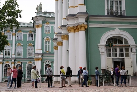 Автором жалобы на обнажённые статуи в Эрмитаже оказалась жительница Петербурга
