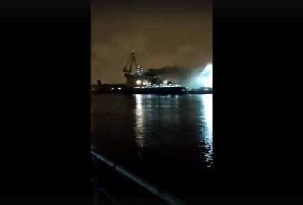 Причиной пожара на ледоколе в Петербурге могло стать нарушение техники безопасности