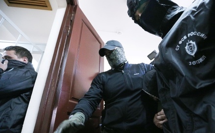 ФСБ задержала 135 иностранцев по делу о легализации причастных к терроризму граждан