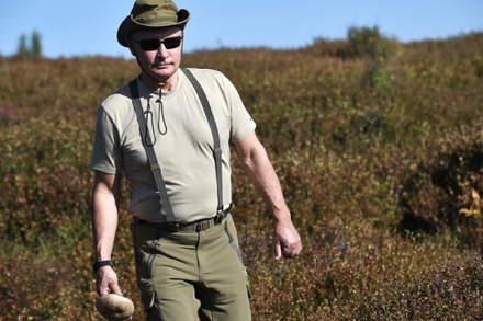 В интернете опубликованы фотографии отдыха Владимира Путина в Туве