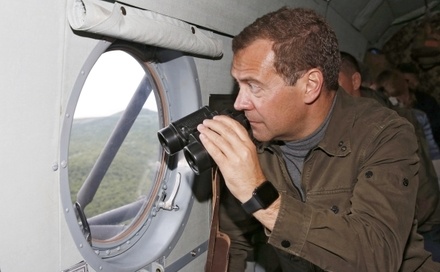 Медведев поручил членам кабмина чаще посещать Курилы, Калининград, Кавказ и Крым