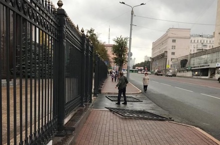 В Челябинске пьяный мужчина сломал ворота резиденции губернатора