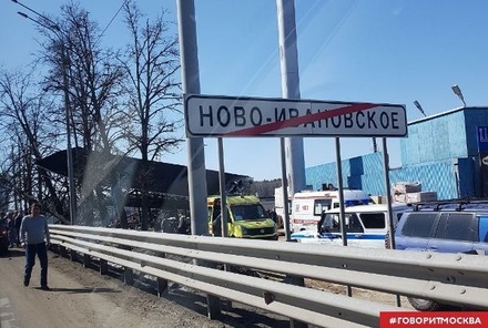 На Минском шоссе обрушилась рекламная конструкция