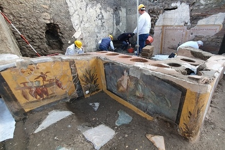 В Помпеях учёные обнаружили античный киоск с остатками еды